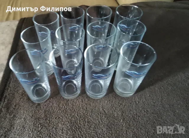 Стандартна стъклена водна чаша с цилиндрична форма и лого