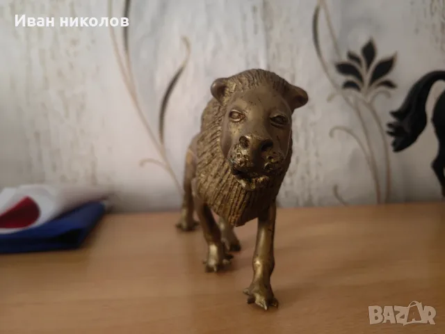 Голям лъв от бронз