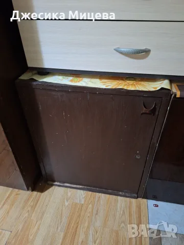 Подарявам шкаф с ключ, снимка 2 - Шкафове - 56622403