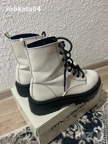 Бели дамски боти в стил Dr. Martens-37номер