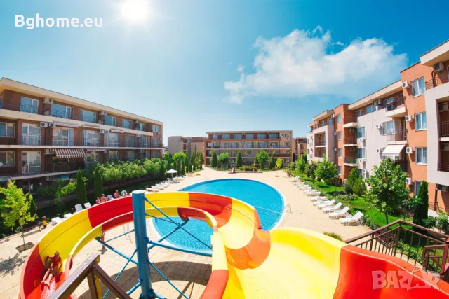 Тристаен апартамент с гледка към басейна в Nessebar Fort Club, Слънчев бряг