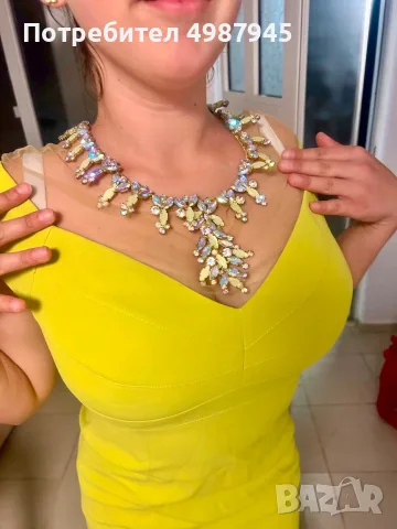 Рокля с огърлица