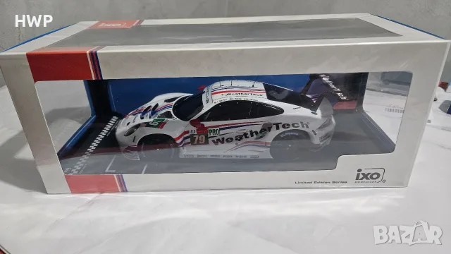 Porsche 911 RSR 1:18 Ixo количка 

