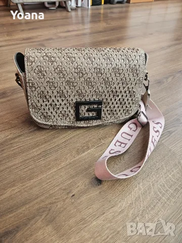 Дамска чанта Guess 
