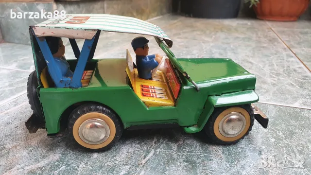 Стара метална играчка джип Travelling Car China 60-те