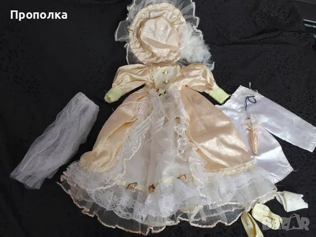 Официална рокля и аксесоари за кукла 50см