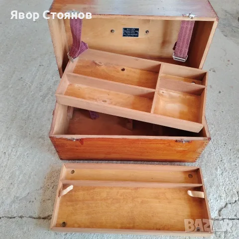 Дървен куфар. От голям операционен набор с инструменти. 