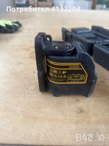 лазврен нивелир  dewalt DW088, снимка 2 - Измервателни инструменти - 56732611