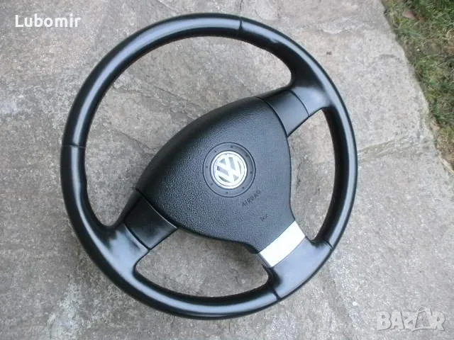 Волан юбилеен, трилъчев - кожен с червен шев ! - Volkswagen !