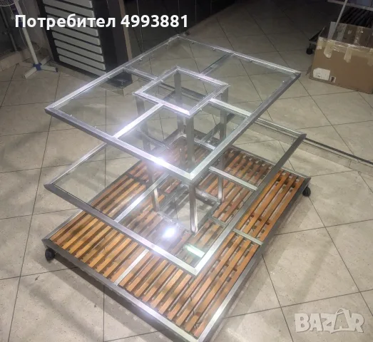 Маса на три нива.