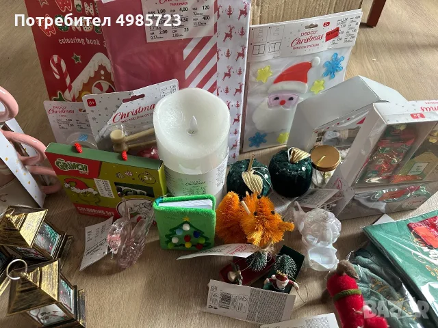 Пълен кашон с коледна декорация