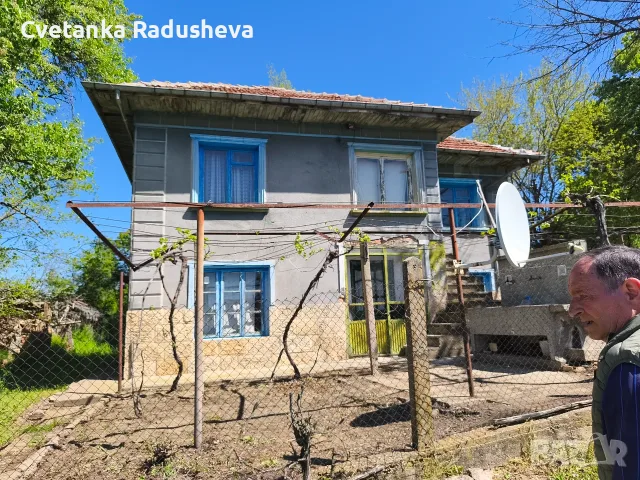 Къща с 2дка двор с изглед към река Дунав