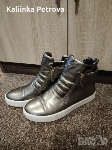 Дамски зимни кецове. 