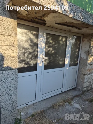 Къща с два гаража и двор, снимка 4 - Къщи - 56705423