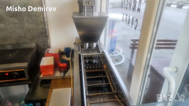 продавам машина за понички работеща с две глави 3кw готова за работа