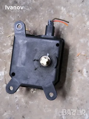 Моторче клапи парно за Опел OPEL 52497183, снимка 2 - Части - 56664089