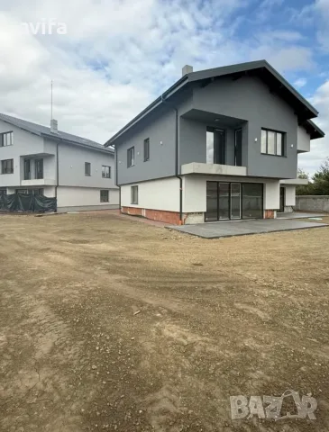 Двуфамилни къщи в село Мусачево