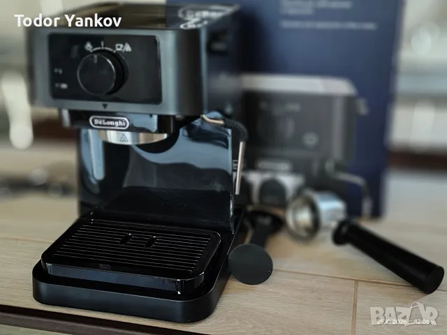 Еспресо кафемашина DeLonghi 