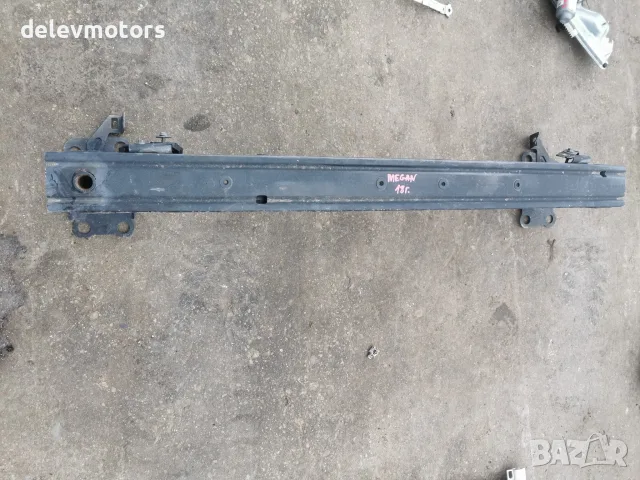 Предна усилваща греда на броня Renault OEM 752124177R; предна позиция за Renault Megane Grandtour