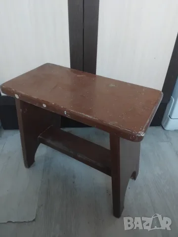 Дървен Стол тип Табуретка