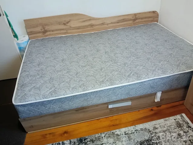 Спалня с матрак 120х190 см, повдигащ механизъм – като нова – 70 €