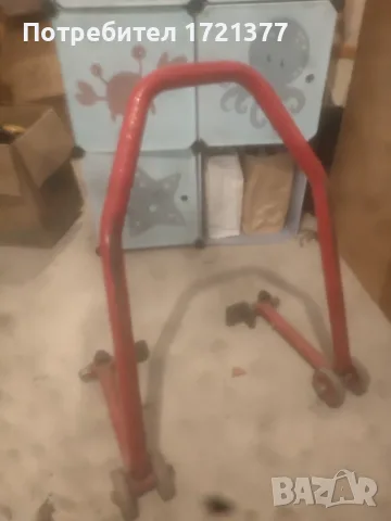 Стойка за мотор
