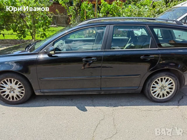 лек автомобил Волво В50, снимка 3 - Автомобили и джипове - 56599897