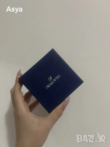 Колие Swarovski , снимка 2 - Колиета, медальони, синджири - 56555074