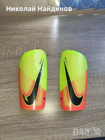 футболни кори на nike има леки драскотини 