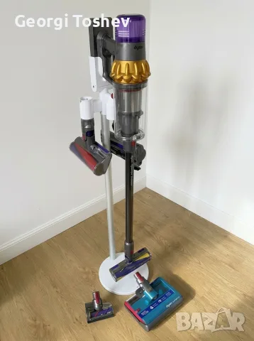 Продавам Dyson v15s, за сухо и мокро почистване-пълен комплект