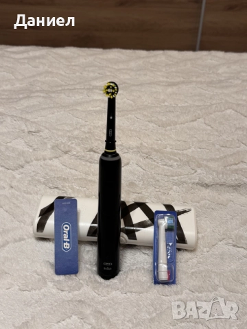 Електрическа четка за зъби Oral-B Pro 3 3500 Black + зарядно, кутия за пътуване и 2 сменяеми глави
