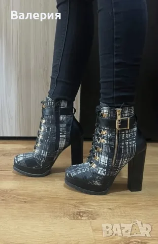 Дамски боти на ток