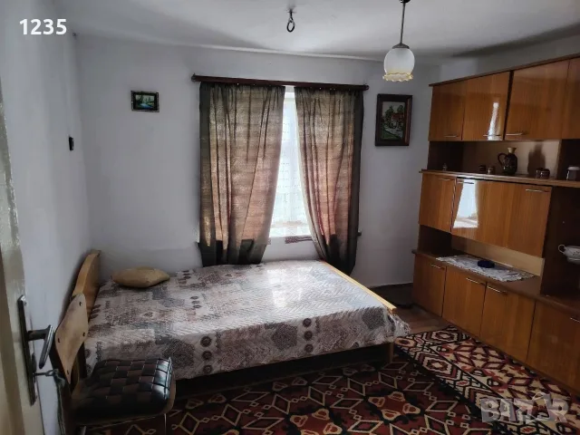 Къща на два етажа с двор , снимка 3 - Къщи - 56552782