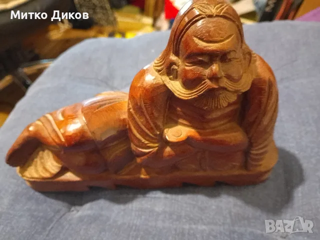 дърворезба на Бодхидхарма (Дарума)  източен мъдрец лежаща поза,тъмно лакирано дърво камфор с детайли