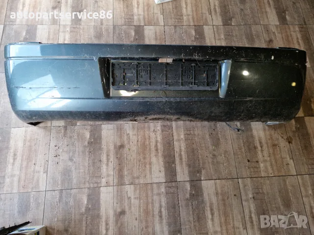 Chrysler 300c седан 2006 година задна броня сив цвят здрава 