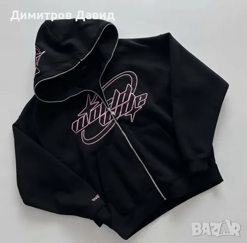 Черен суичър с цип и розов графичен принт