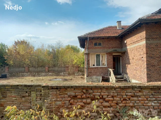 Продава се къща, снимка 2 - Къщи - 56713254