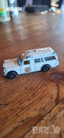 Мачбокс England Mercedes Benz Ambulance , снимка 2 - Колекции - 56636229