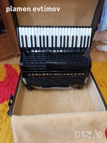 Продава Акордеон ARMANDO BUGARI 822 Gold silvar. professional , снимка 2 - Акордеони - 56674941