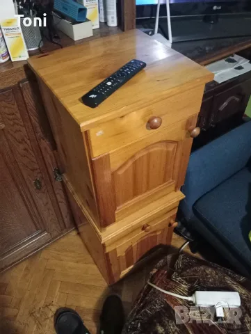 нощно шкафче масив нощни шкафчета масив чам цената е за двете 