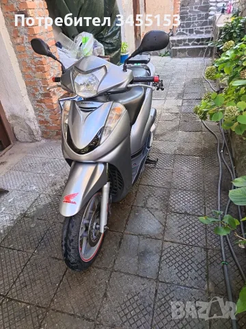 Продавам Honda sh300