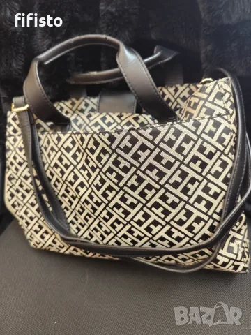 Чанта на Tommy Hilfiger , снимка 2 - Чанти - 56592453
