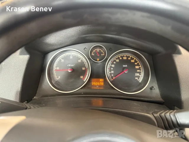 Opel Astra 1,7 cdti, снимка 4 - Автомобили и джипове - 56605466