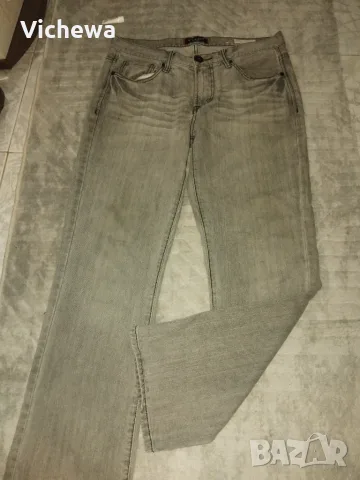 Дънки на марката guess