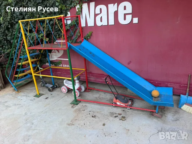 Метална преместваема пързалка 150 евро 4 метра дълга около 150 кг Идвате с платформа в Калипетрово и