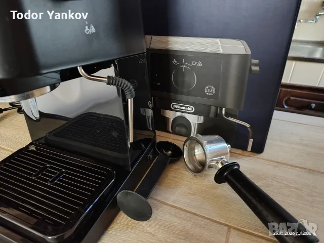Еспресо кафемашина DeLonghi , снимка 2 - Кафемашини - 56646610