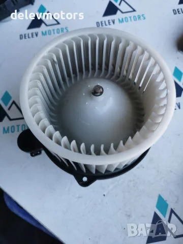 E810D2128BBA01 Моторче с перка за вентилатора на купето Hanon Systems 12 V; бяла пластмасова