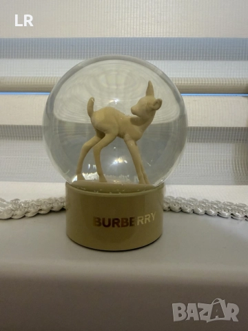 Burberry snow globe reindeer , снимка 2 - Декорация за дома - 56615195