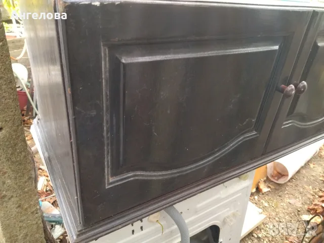 Продавам дървен шкаф