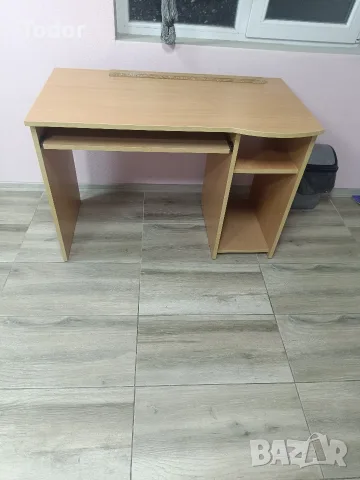 Продавам бюро в добро състояние!, снимка 2 - Работни маси и бюра - 56658138